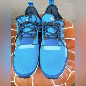 Mens size 11.5 Adidas running shoes.